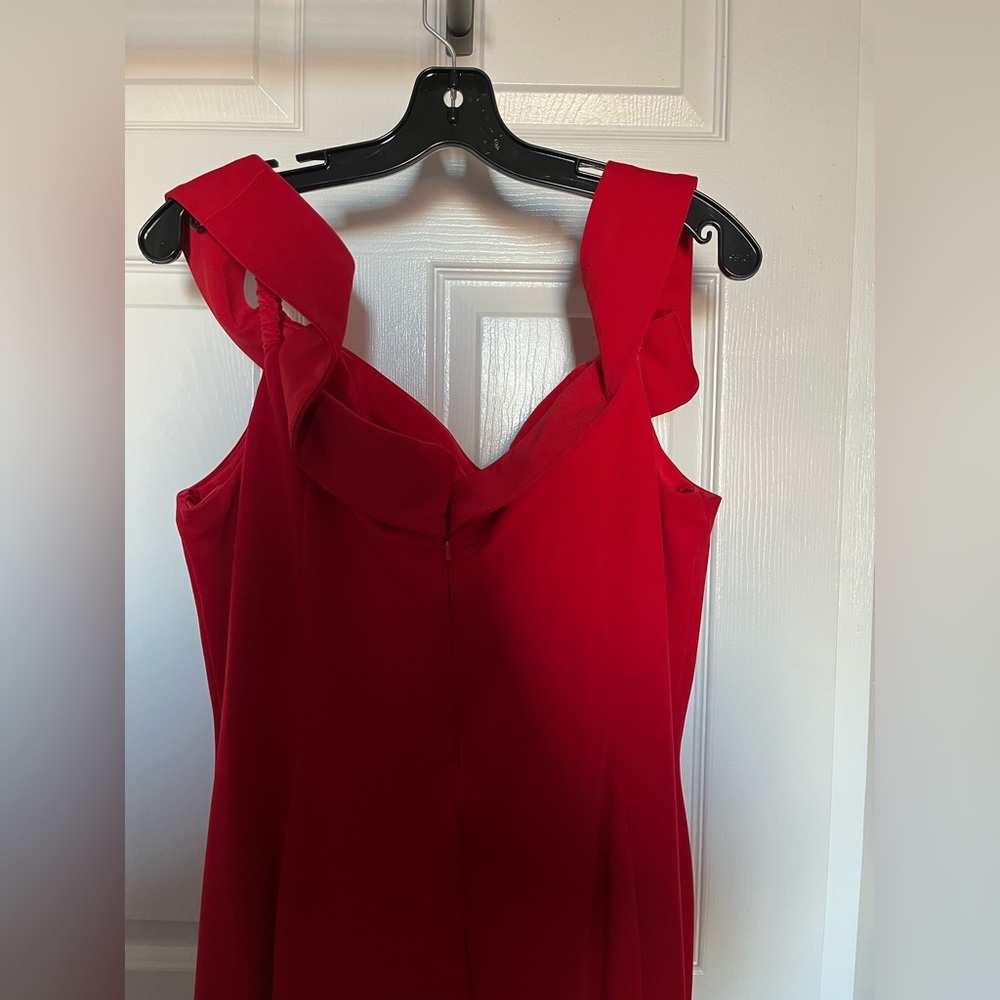 🥳CLEARANCE🥳 Plus size vibrant red cocktail dress - Picture 2 of 5